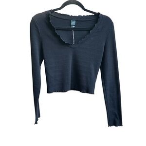 Wild Fable Women’s Black Scallop V-Neck Crop Top Size S